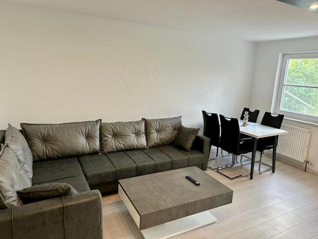 Flexible, Schoene Und Gut Aussehende Feriensuite Ρόιτλινγκεν Εξωτερικό φωτογραφία