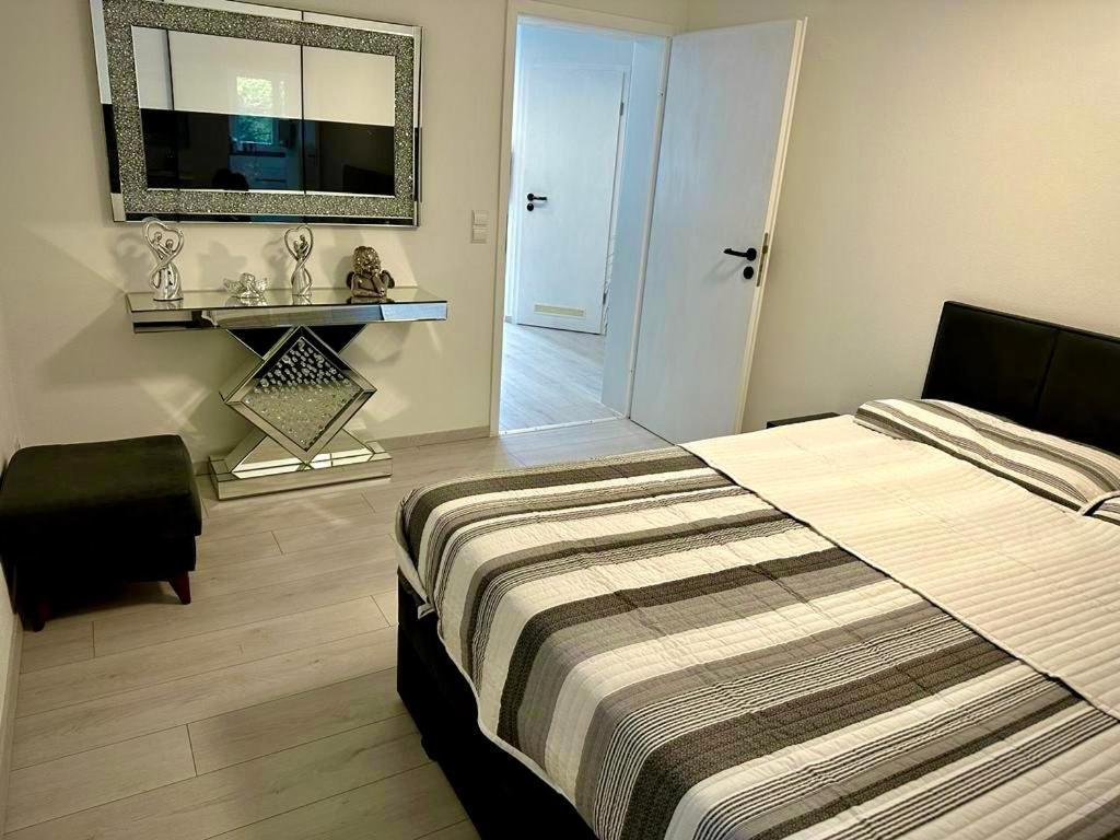 Flexible, Schoene Und Gut Aussehende Feriensuite Ρόιτλινγκεν Εξωτερικό φωτογραφία