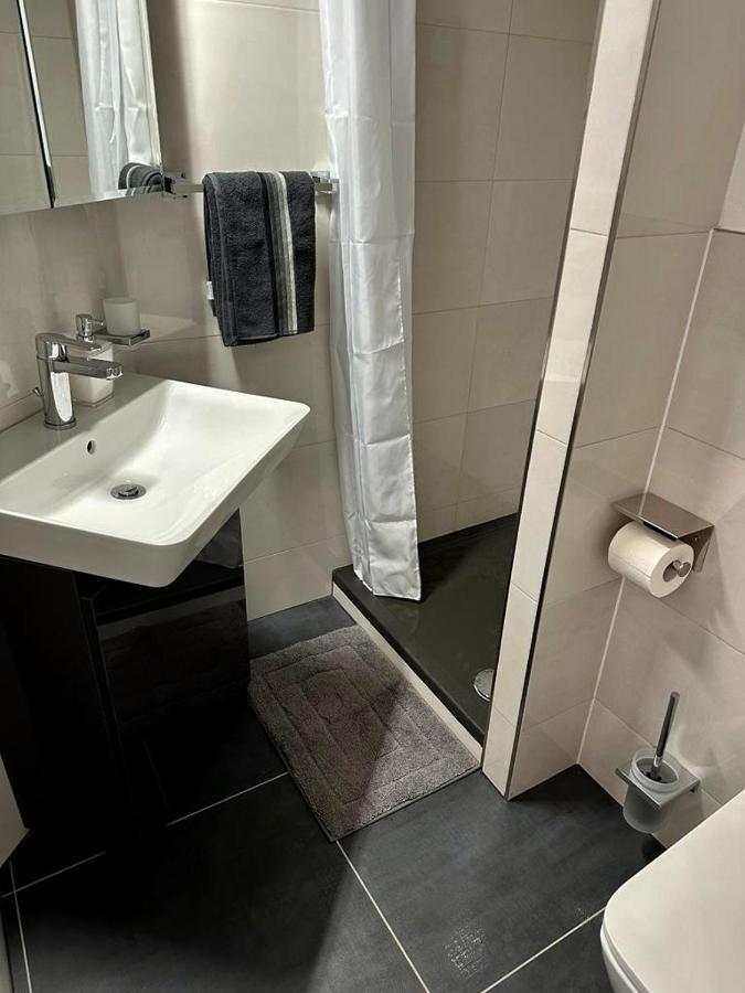 Flexible, Schoene Und Gut Aussehende Feriensuite Ρόιτλινγκεν Εξωτερικό φωτογραφία